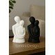 Sarılan Çift Figürü Biblo – Siyah & Beyaz 2’li Dekoratif Set