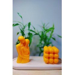 Sarılan Çift ve Bubble Detaylı Sunum Tabağı İçinde %100 Soya Wax Dekoratif Hediyelik 3'lü Mum Seti