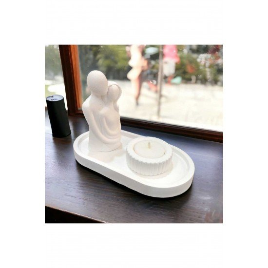 Dekoratif Sarılan Çift, Çizgili Mumluk Ve Yatay Stand