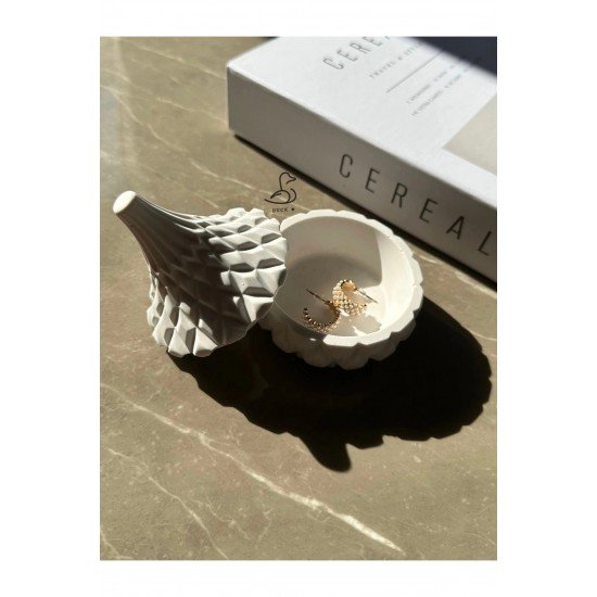 Dekoratif işlemeli takı kutusu